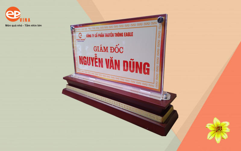 Các mẫu chân biển chức danh đẹp, địa điểm làm biển chức danh uy tín