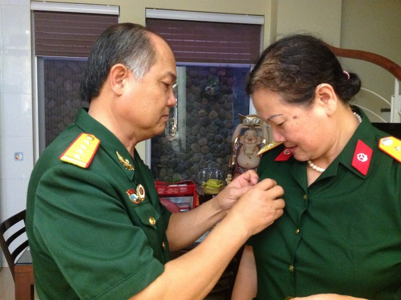 Cách đeo huy hiệu cựu chiến binh Việt Nam