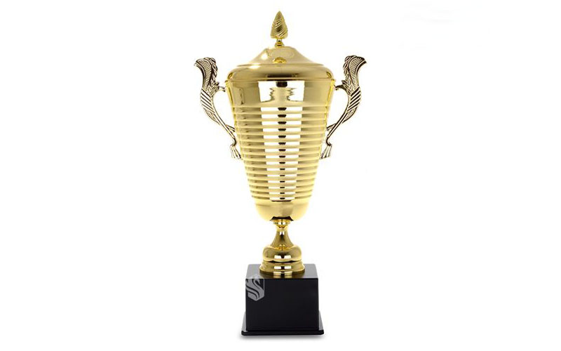 Cúp lưu niệm bóng đá phần thưởng xứng đáng cho những đội tuyển chiến thắng
